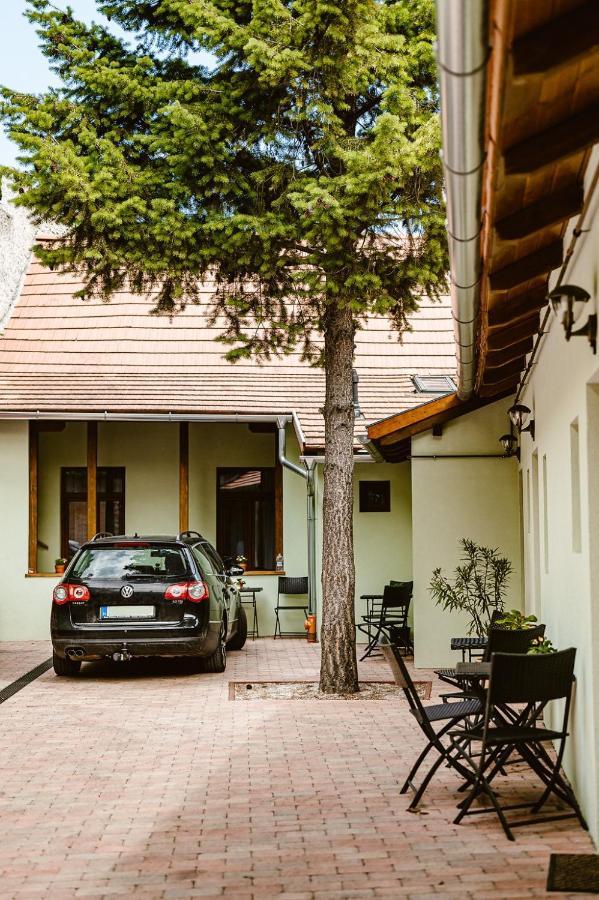 Aparthotel Sziklavendeghaz Veszprém Exterior foto